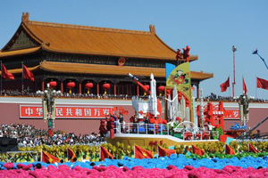 60周年國(guó)慶閱兵彩車三缸，四缸同步系統(tǒng)(視頻)